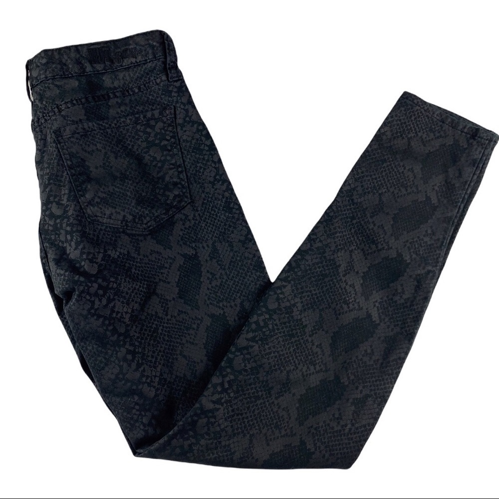 Kut from the Kluth Jennifer Ultra Skinny Black Snake Skin Print